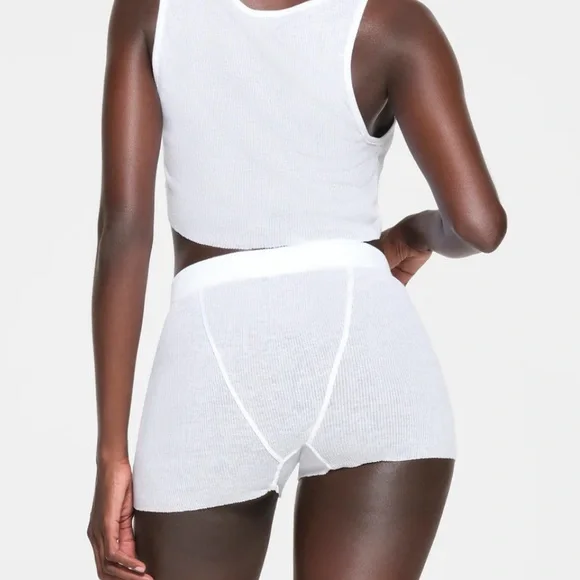 Threadbare Short - Picture 3 of 9